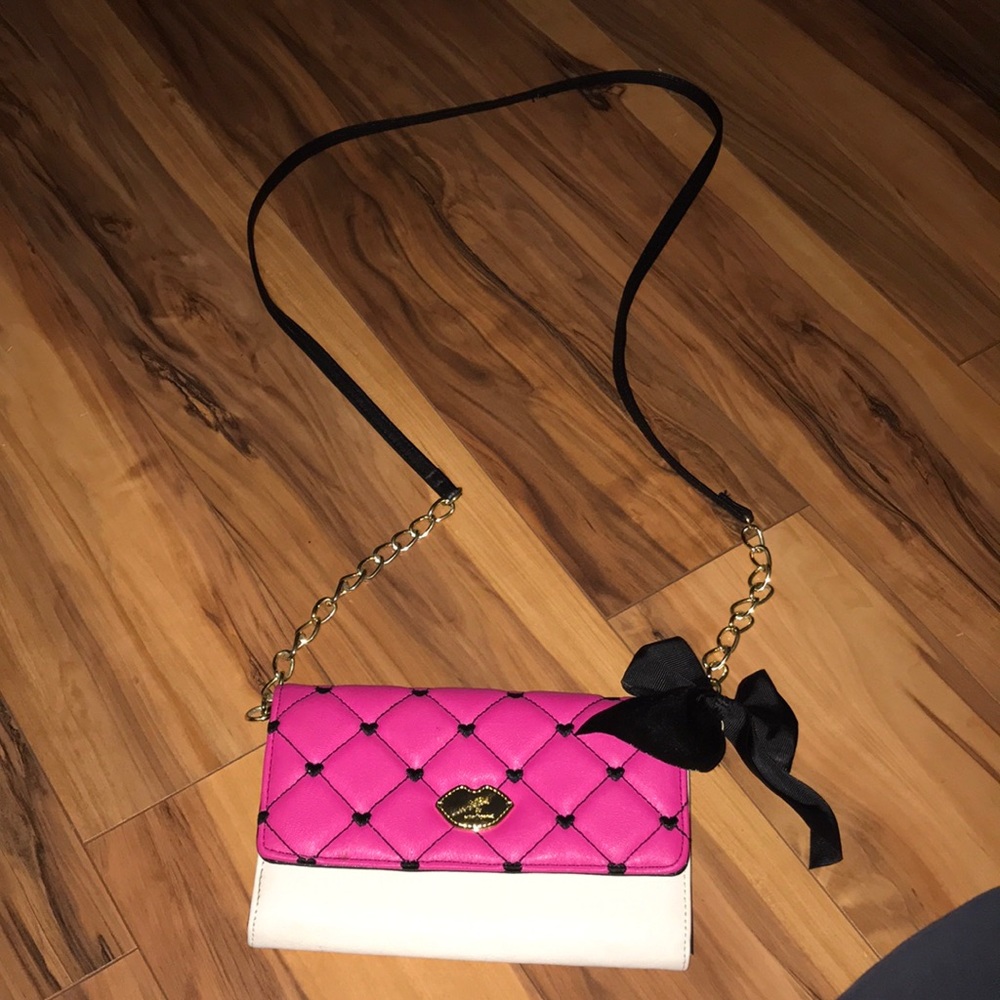 Betsey Johnson purse sooo cute 👛
